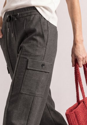 Street One, STRAIGHT LEG HOSE MIT CARGO-TASCHEN - Pantalon cargo - black coffee