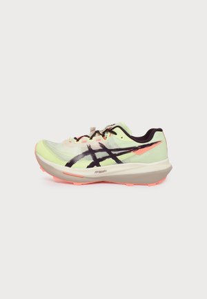 ASICS, FUJI SPEED 4 UNISEX - Обувки за бягане по пресечен терен - illuminate yellow/dark aubergine