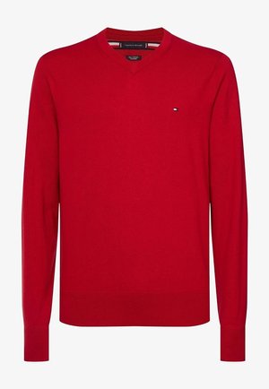 Pull pour homme à col en V rouge à manches longues avec petit logo Tommy Hilfiger sur le côté gauche de la poitrine, fabriqué en mélange de coton Pima et cachemire.
