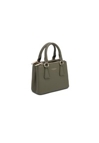 Borsa a mano verde in pelle con design strutturato, doppi manici e chiusura con zip. Presenta finiture in metallo argentato e dettagli laterali.