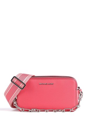 Sac bandoulière en cuir rose texturé Michael Kors avec logo argenté, bandoulière réglable avec boucle et maillons de chaîne décoratifs avec initiales MK.