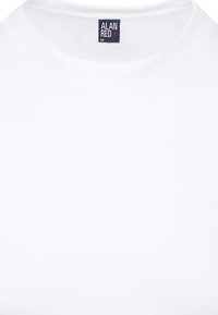 Witte katoenen t-shirt met een ronde halslijn, korte mouwen en een label met "ALAN RED" in marineblauw op de kraag.