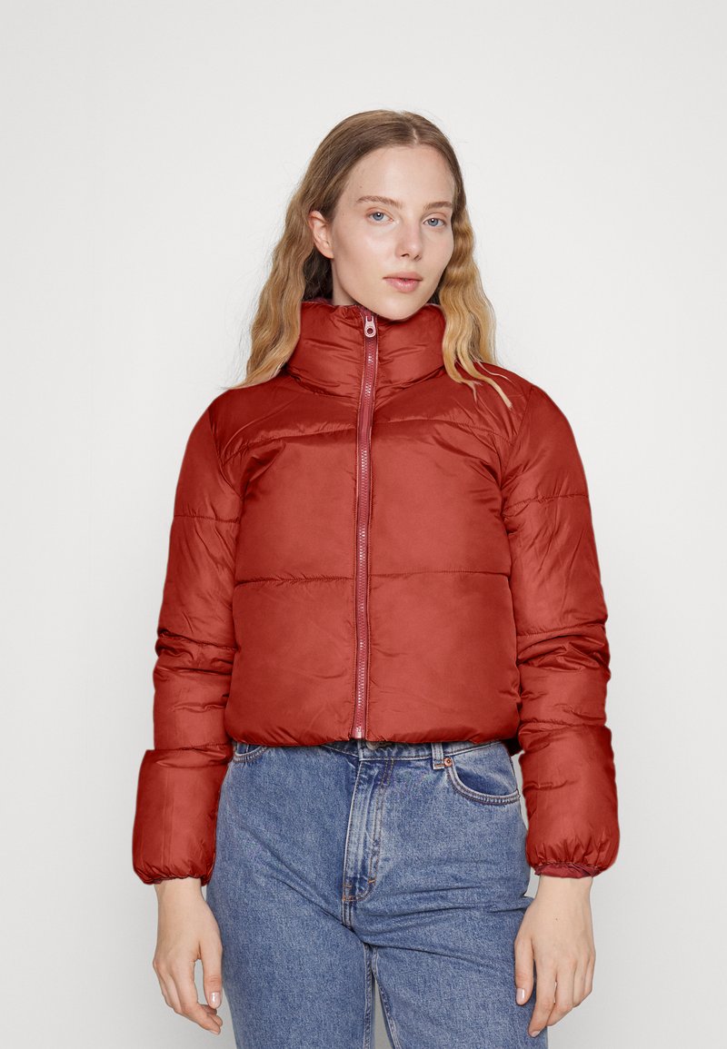 Damen Leichte Jacken | ONLY ONLRICKY PUFF JACKET Winterjacke spiced apple/rose smoke/dunkelrot - DM31185 Damen Leichte Jacken | ONLY ONLRICKY PUFF JACKET Winterjacke spiced apple/rose smoke/dunkelrot - DM31185