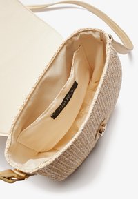 Thumbnail Image 5