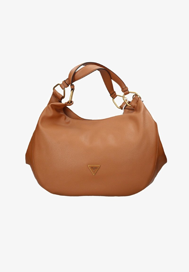 Sac à bandoulière en cuir marron avec garnitures dorées et double bandoulière, arborant un logo triangulaire Guess au centre avant.