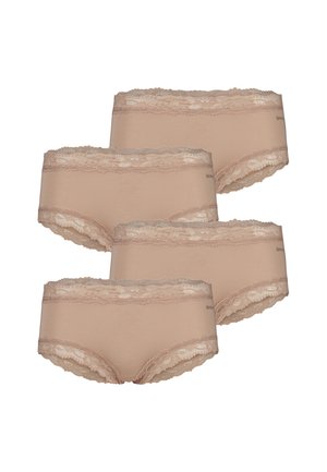 Vier beige Damenhipster-Slips mit Spitze am Bund und an den Beinausschnitten, übereinander gestapelt auf weißem Hintergrund.