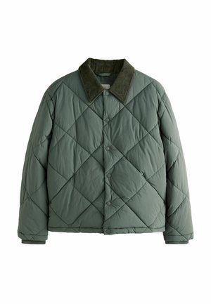 Jachetă puffer verde matlasată cu guler din fustă, având un model cu diamante și închidere cu nasturi prin apasare. Textură moale și croială lejeră.