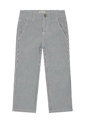 Gestreifte Hosen mit vertikalen schwarz-weiß Streifen, Bund mit Gürtelschlaufen, vorderen Taschen und einer Knopfverschlüsse.