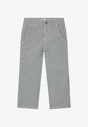 Gestreepte broek met verticale zwart-witte strepen, tailleband met riemlussen, zijzakken en een knoopsluiting.