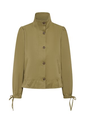 Veste vert olive avec un col montant, une fermeture à boutons, des manches froncées et un ourlet à volants. Dispose de deux poches latérales et de détails réglables avec liens.