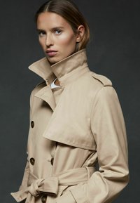 Reiss DOUBLE BREASTED HOODED - Trenčkot - stone