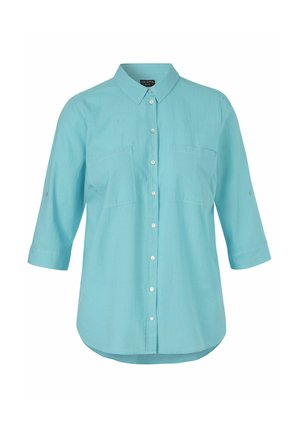 Hellblaues Hemd zum Knöpfen mit Dreiviertelärmeln, zwei Brusttaschen und Kragen, aus leichtem Stoff.