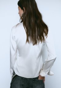 Stradivarius Skjortebluser - white
