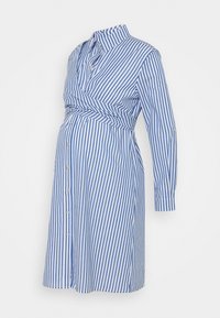 Niebieska i biała w paski sukienka ciążowa z kołnierzykiem, z przodu zapinana na guziki i z wcięciem w talii. Wykonana z lekkiego materiału, z długimi rękawami zakończonymi mankietami na guziki.