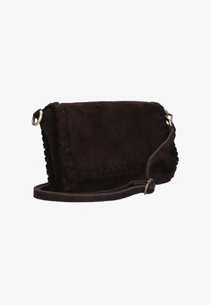 Donkerbruin suède schoudertas met klepsluiting en een festonsteek langs de randen, voorzien van een verstelbare schouderband met metalen ringen.