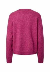 Pull en tricot magenta uni à manches longues avec poignets et ourlet côtelés, vu de dos sur fond blanc.