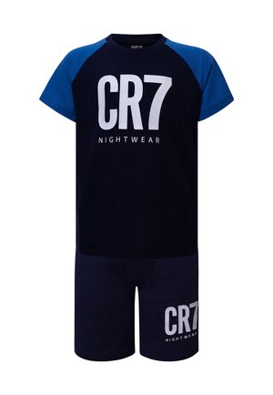 Dziecięcy dwuczęściowy komplet piżamy z granatową koszulką z niebieskimi rękawami i napisem "CR7 NIGHTWEAR", w komplecie z pasującymi szortami z tym samym napisem.