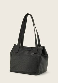 Borsa a tracolla nera realizzata in pelle artificiale testurizzata con motivo intrecciato, con manici piatti e forma rettangolare. Presenta una patta con il logo sul davanti.
