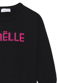 Maglione nero con scollatura rotonda, caratterizzato da una scritta "GÄLLE" in fucsia audace. Tessuto a maglia con polsini e orlo a coste. Vestibilità classica.