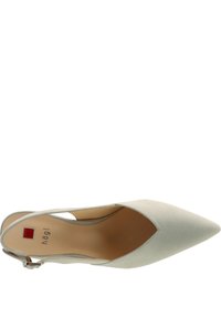 Svetle šedé slingback lodičky s špičatou špičkou, vyrobené z jemného semiše, s výřezovým designem po stranách a nastavitelným páskem kolem kotníku.