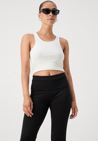 Gina Tricot Petite SOFT TOUCH PETITE FOLDED FLARE TROUSERS - Hlače - black