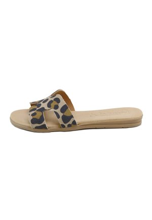 Sandalia plana beige con una amplia tira recortada con estampado de leopardo y suela acolchada.