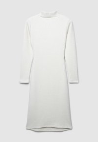 Weißes, langärmeliges Kleid aus weichem, strukturiertem Stoff mit hohem Kragen und geschwungenem Saum, das ein minimalistisches Design und keine sichtbaren Verschlüsse aufweist.