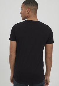 11 Project PRANANDO - T-shirts - black