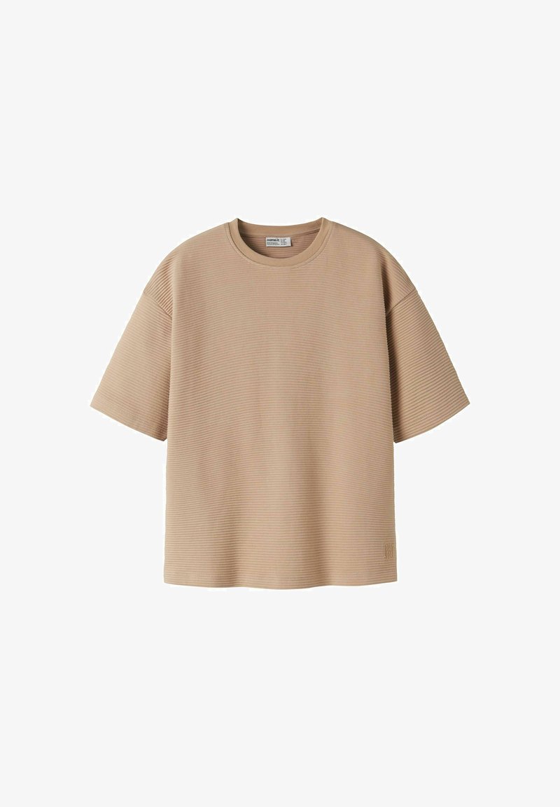 T-shirt beige manches courtes en maille côtelée avec un col rond et des épaules tombantes, posé à plat sur un fond blanc.