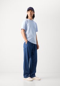 Scotch & Soda SEASONAL CORE REGULAR FIT LOGO - Basic T-shirt - sky blue