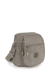 Sac bandoulière en toile grise avec une sangle réglable, deux compartiments zippés, des accents de bouton et un patch logo à l'avant. Surface texturée.