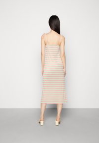 Vestido maxi sem mangas listrado em cores pastel com alças ajustáveis, corpete ajustado e barra reta. Fabricado em tecido de algodão suave.