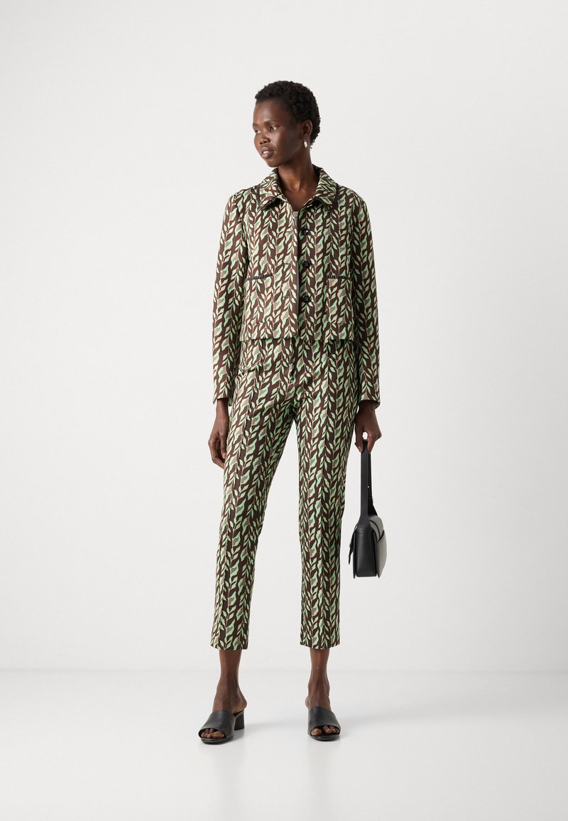 Marc Cain Pantaloni dark wood/marrone scuro Zalando