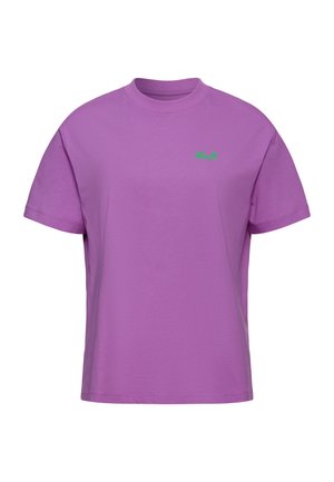 T-shirt en coton violet avec un col rond et des manches courtes, présentant un petit logo vert sur la poitrine gauche. Texture lisse.