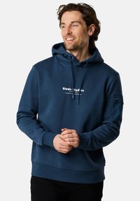 Felpa con cappuccio blu navy realizzata in tessuto morbido, dotata di tasca a marsupio, cappuccio regolabile con cordino e stampa del logo bianca sul davanti.