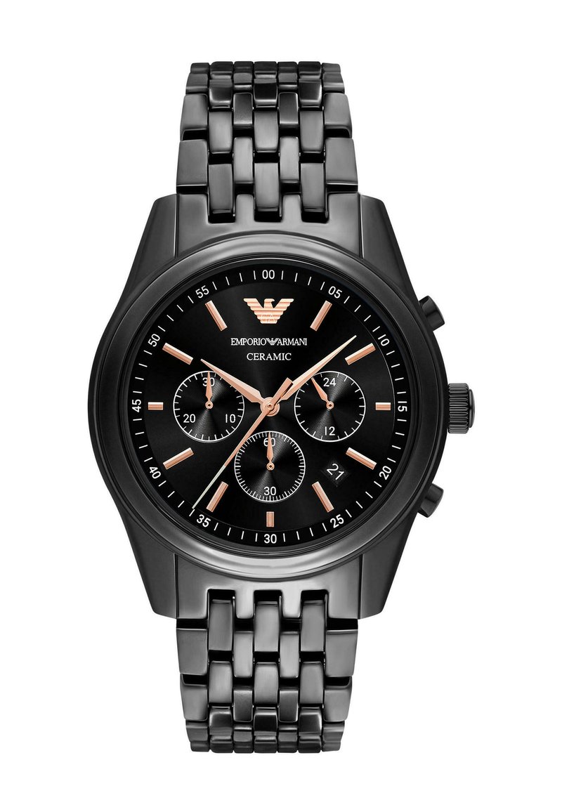 Orologio in ceramica nera con bracciale a maglie nere, indicatori in oro rosa e dettagli cronografici su un quadrante nero. Logo Emporio Armani in cima.
