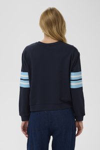 Jūras spēku džemperis ar ribotu kaklu un piedurknēm, ar horizontālām gaiši zilām svītrām uz piedurknēm. Mīksts, ikdienišķs audums; saīsināts dizains.