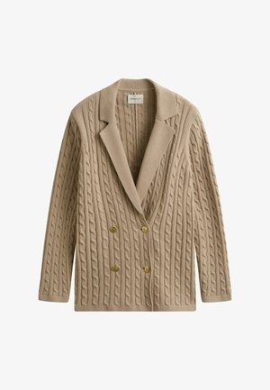 Beige kabelgebreide dubbelzijdige cardigan met een klepnek en vier gouden knopen, lange mouwen en een GANT-label bij de hals.