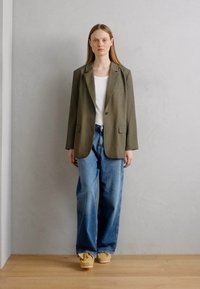 Thumbnail Image 2