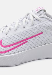 Nike Performance VAPOR LITE 2 - Teniški copati za različne podlage - white/playful pink/white