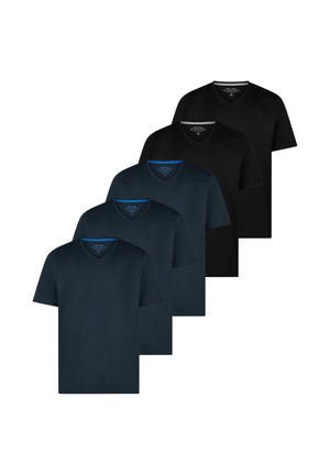 Fünf Herren V-Ausschnitt T-Shirts mit kurzem Arm in Schwarz und Dunkelblau, in einer versetzten Reihe auf weißem Hintergrund angeordnet.