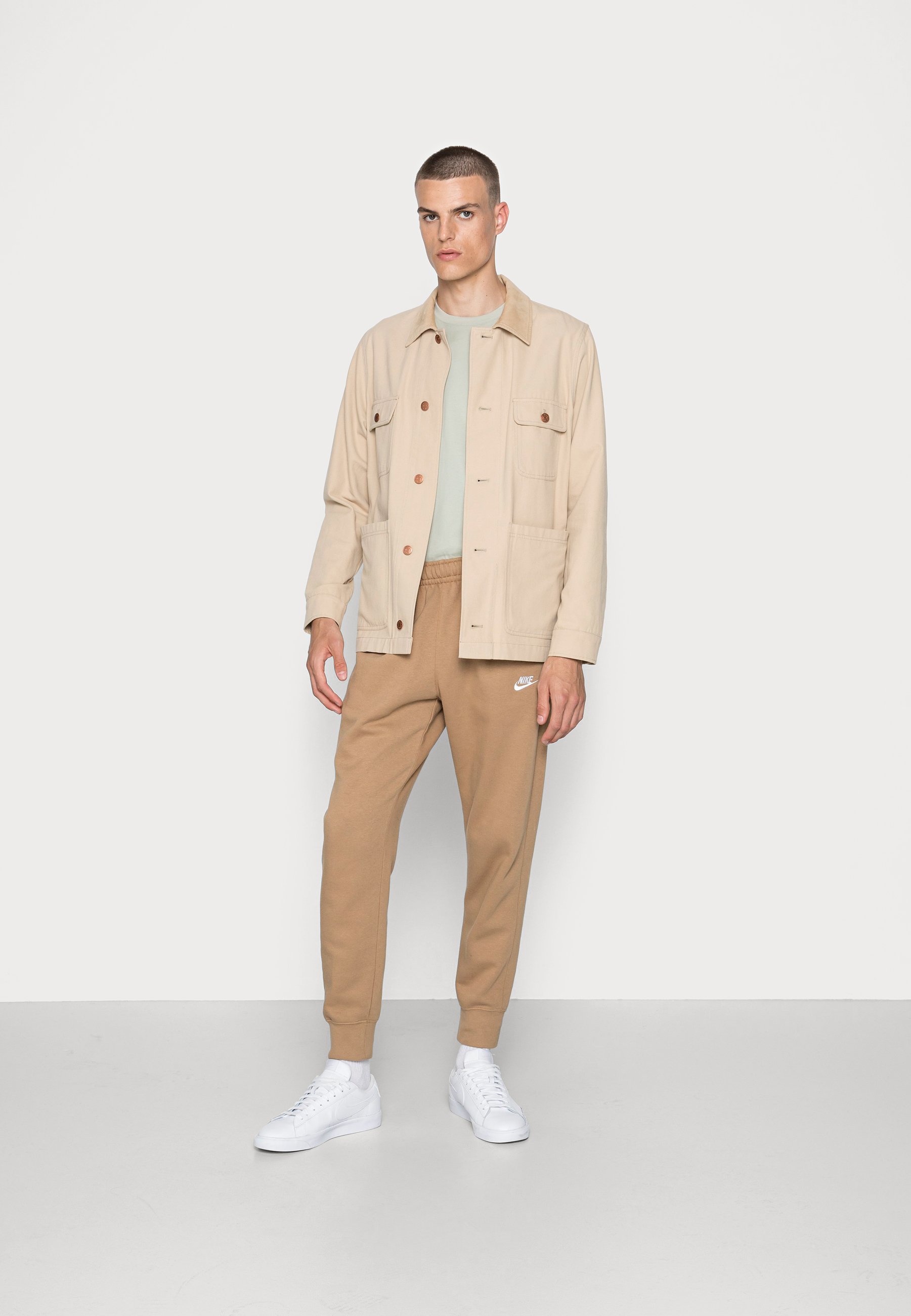 Nike Sportswear CLUB - Pantaloni sportivi - driftwood/marrone chiaro -  Zalando.it