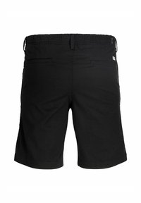 Μαύρες ανδρικές casual βερμούδες με ελαστική μέση, θηλιές για ζώνη και δύο πίσω τσέπες, εμφανιζόμενες από πίσω σε λευκό φόντο.