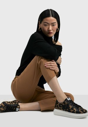 Trainers - black