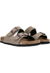Braune Wildledersandalen mit zwei verstellbaren Schnallen, Korkfußbett und schwarzem Gummilaufsohle. Offenes Fersen- und Zehendesign für Atmungsaktivität.