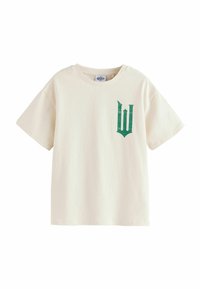 Cremefarbendes Baumwoll-T-Shirt mit kurzen Ärmeln, das auf der linken Brust ein grünes Grafikdesign mit einem "W" aufweist. Weicher Stoff, lockere Passform, schlichtes Design.