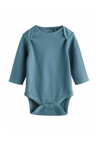 Långärmad babybody i ribbat blått tyg. Har en rundad halsringning och tryckknappar i botten för enkel påklädning. Enkelt mönster.