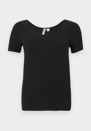 Haut noir côtelé à manches courtes et coupe ajustée avec un large col rond, présenté sur un fond blanc uni.