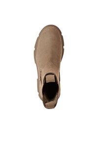 Bottine beige en daim avec un bout arrondi, des panneaux latéraux en élasthanne et une semelle en caoutchouc texturée ; finition lisse avec des détails de couture minimaux.