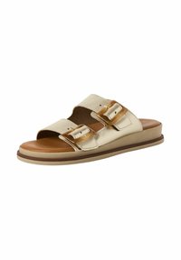 Guldmetalliska glidsandaler har två breda remmar med rektangulära klara spännen, en brun vadderad fotbädd och en texturerad sula.